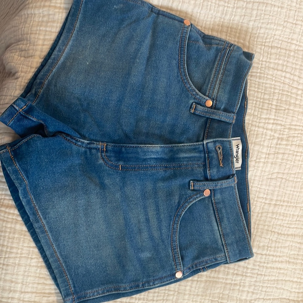 Wrangler denim shorts size 24